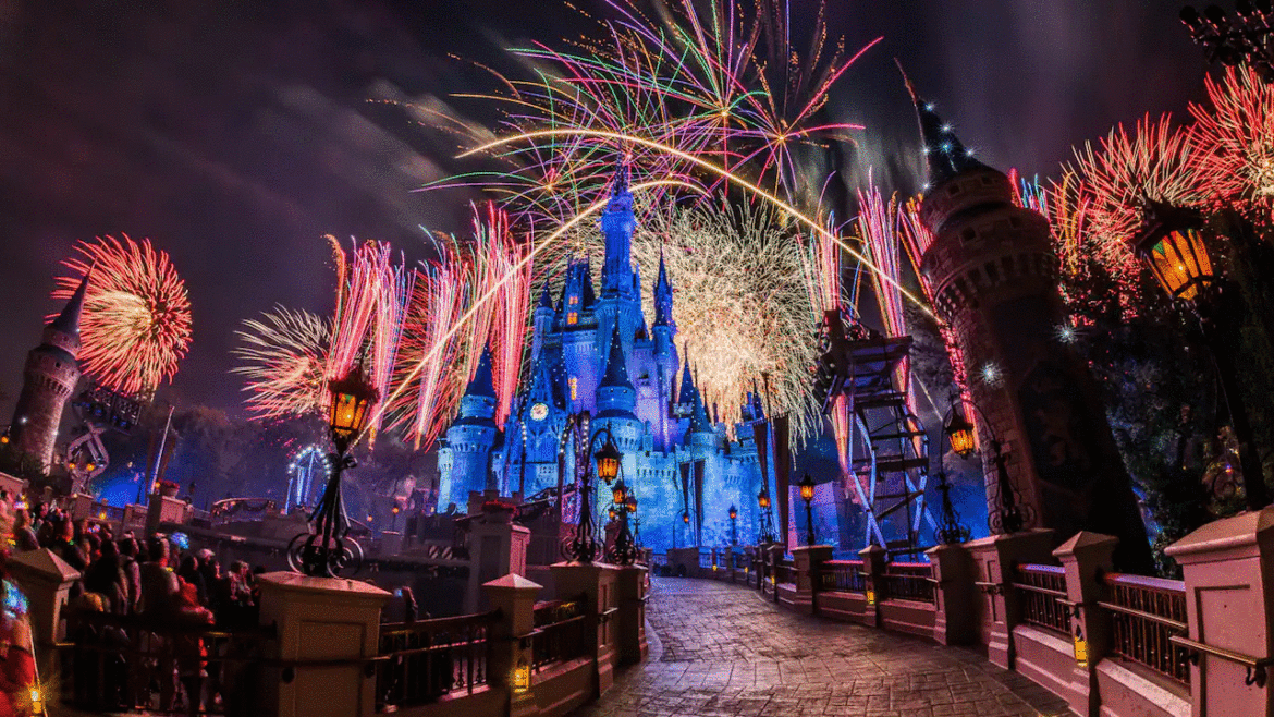 Minnie’s Wonderful Christmastime Fireworks Dessert Parties Returning for 2023