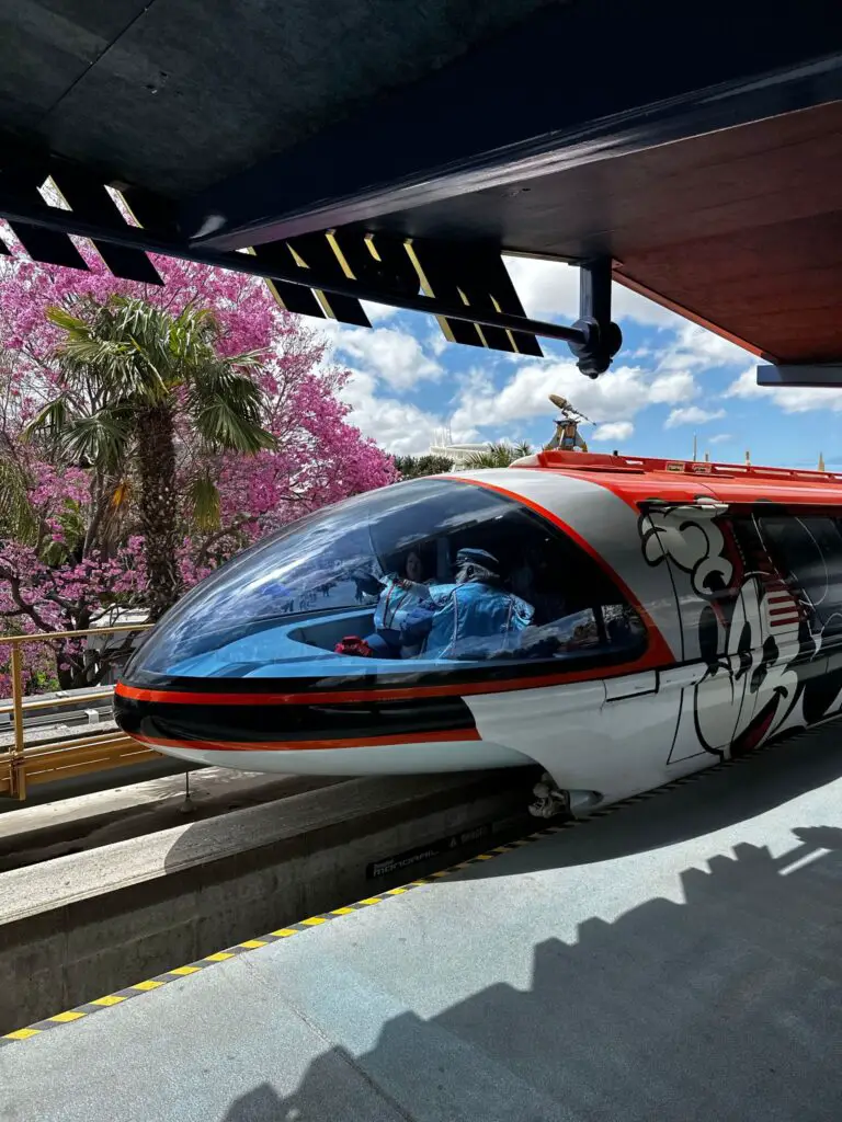 dlr-monorail