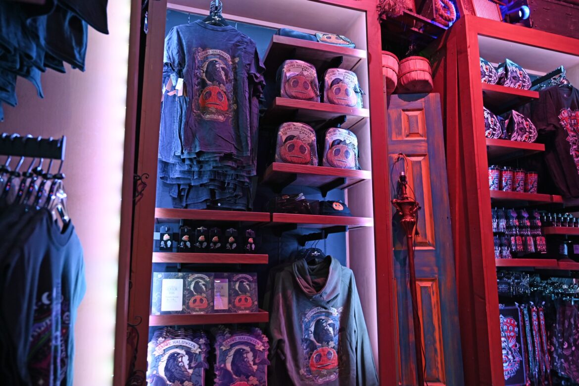 halloweenhorrornightsstore2