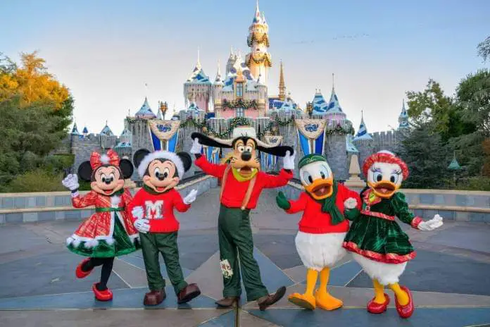 Reservations for Holiday Time at the Disneyland Resort Guided Tour Now Open