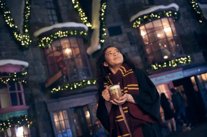 Christmas in The Wizarding World of Harry Potter and Grinchmas Returning to Universal Hollywood
