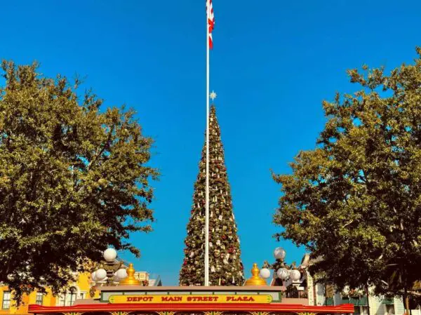 Main Street Christmas Tree