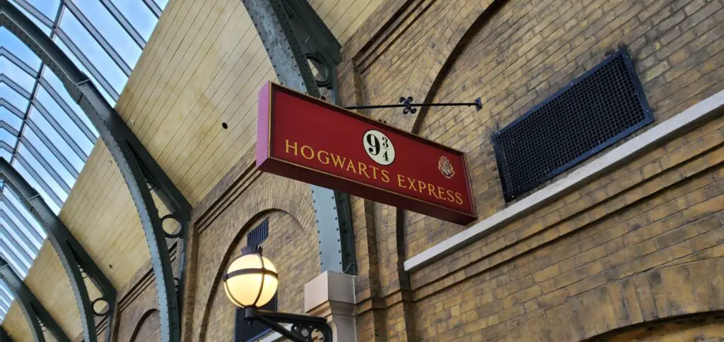 Hogwarts-express-sign-hermoine-upgrade-1