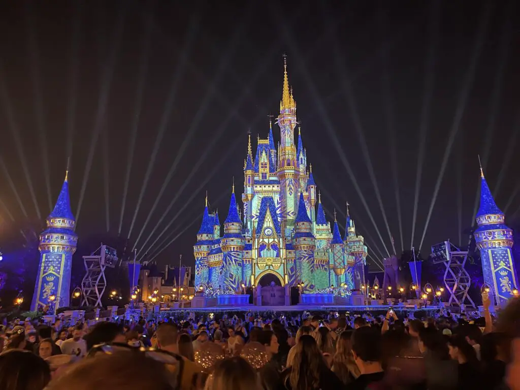 Opening-night-of-Frozen-Holiday-Surprise-in-the-Magic-Kingdom