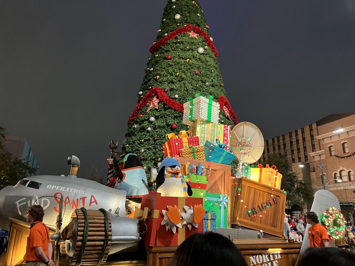 Universal Orlando’s Holiday Parade featuring Macy’s 2023