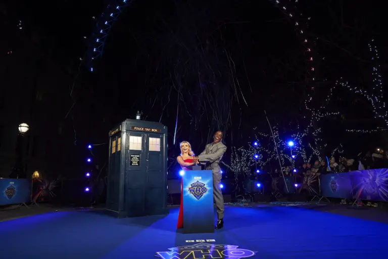 London Eye Lights Up For Doctor Who Christmas Special Streaming on