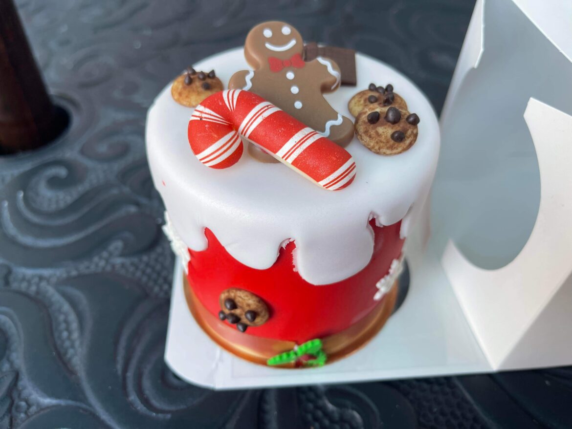 Unwrap a Holiday Sweets Petite Cake from Amorette’s in Disney Springs