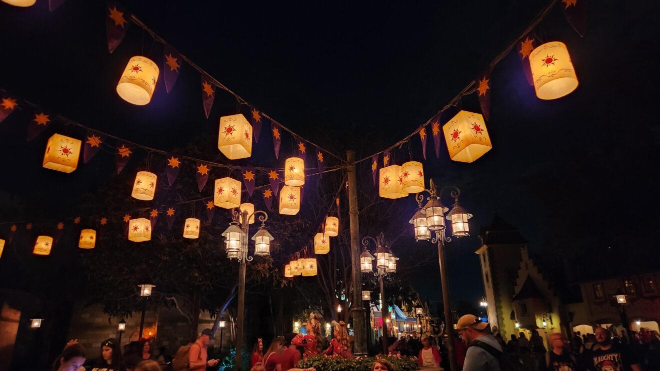 More Dates Reach Capacity in December at Disney World Including New