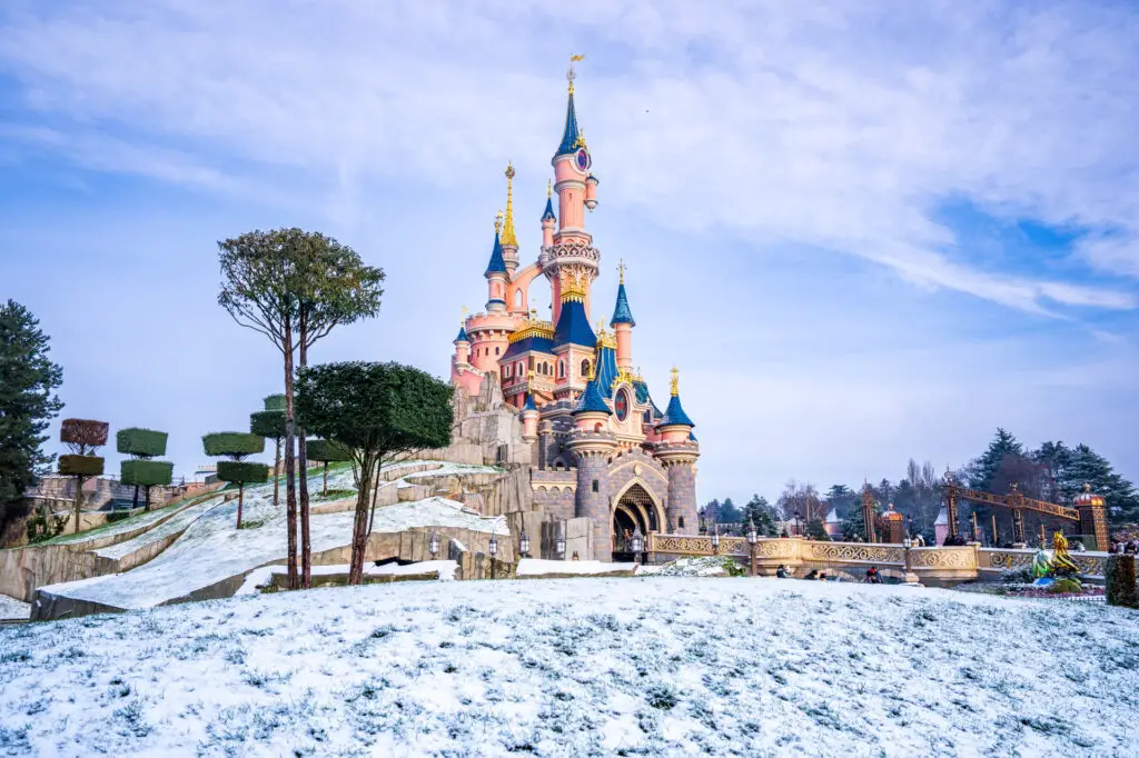 Disneyland-Paris-Receives-its-First-Snowfall-of-2024