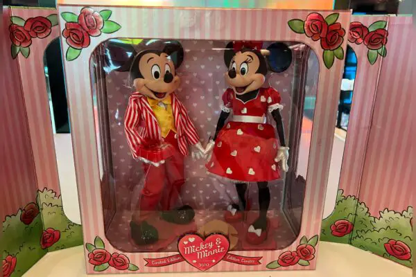 Mickey And Minnie Valentines Day Limited Edition Doll Set
