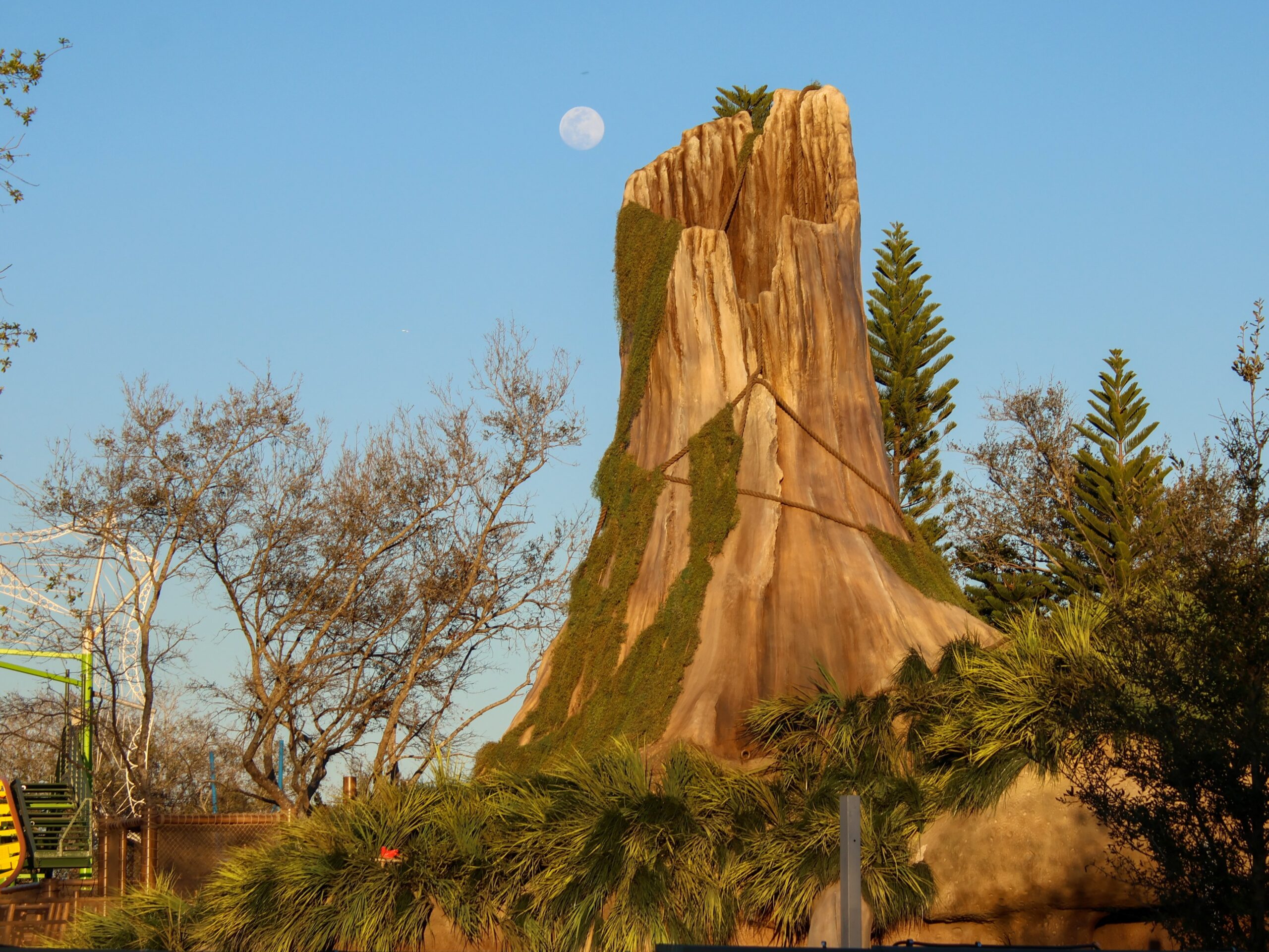 Shrek's House Goes Vertical In DreamWorks Land In Universal Orlando ...