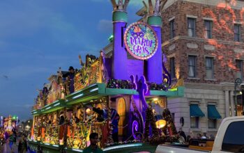 universal-orlando-mardi-gras-float-3