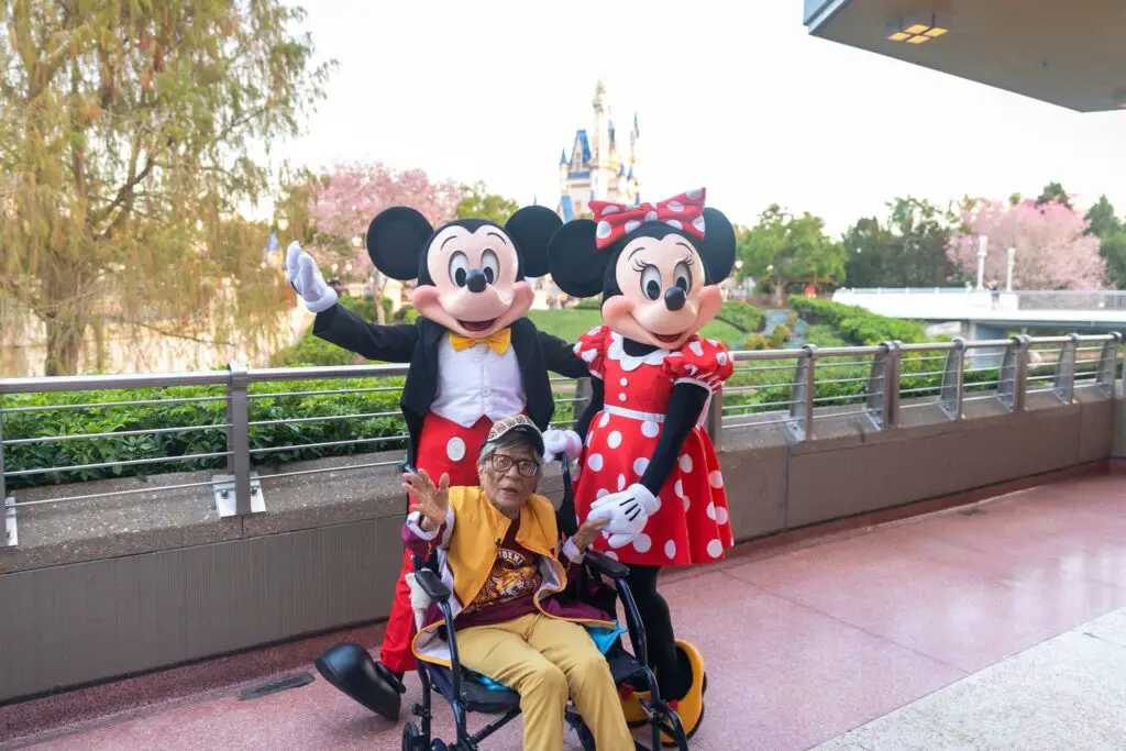 Florida-Resident-Celebrates-106th-Birthday-at-Walt-Disney-World-2