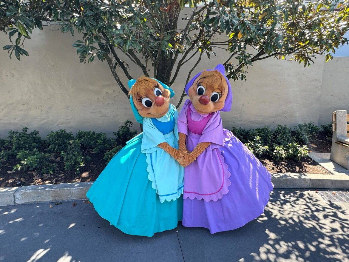 Cinderella’s Mice Perla & Suzy Visiting Guests in Hollywood Studios