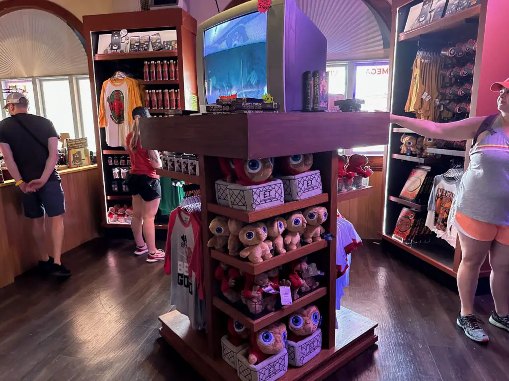 First-Look-at-the-Summer-Tribute-Store-at-Universal-Orlando-5