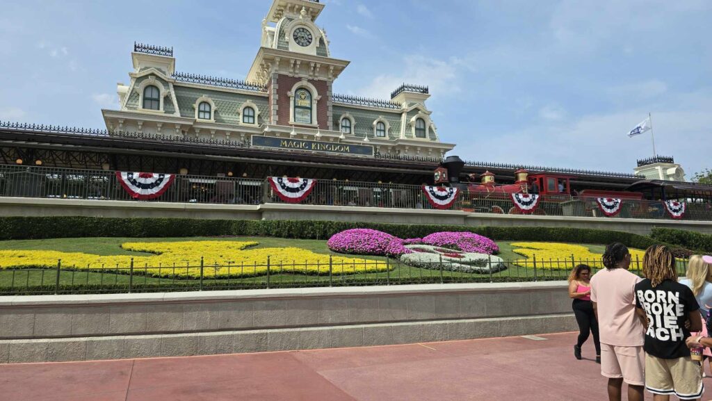 Memorial-Day-Patriotic-Bunting-Added-to-the-Magic-Kingdom-1