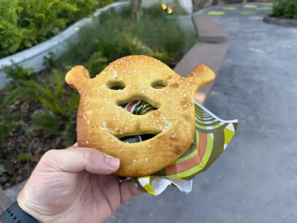 dreamworks-land-shrekzel-shrek-pretzel