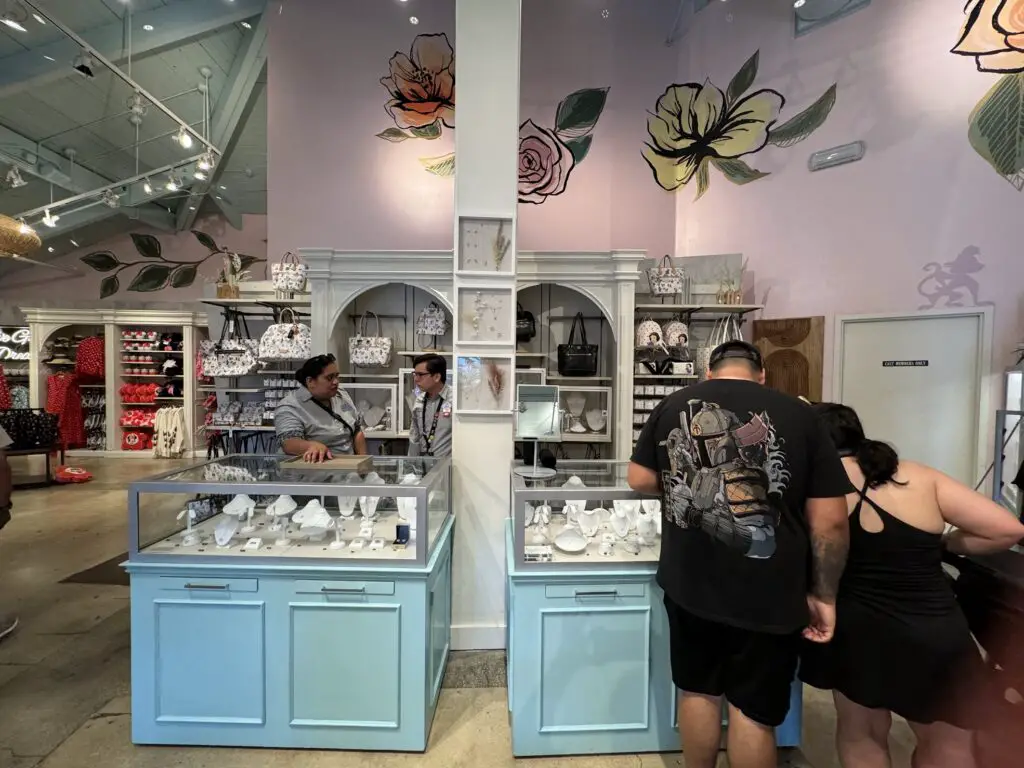 Ever-After-Jewelry-Co-Accessories-Relocates-to-Tren-D-in-Disney-Springs-Marketplace-2