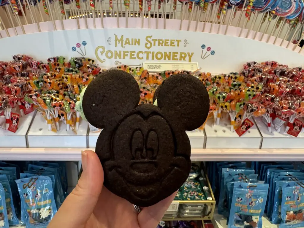 New-Mickey-Mint-Cookie-Sandwich-has-arrived-at-Magic-Kingdom-1