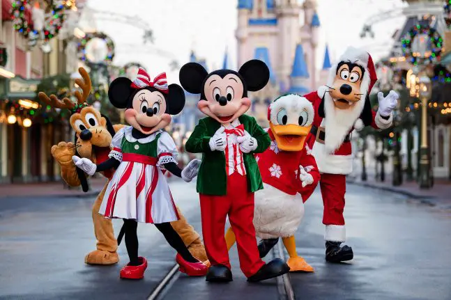 wdw-holidays-characters-647x431-1
