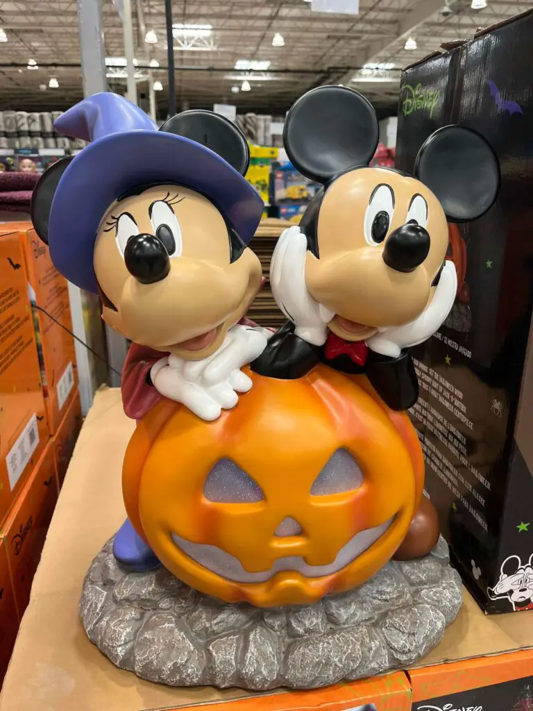 mickey-and-minnie-big-pumpkin-1