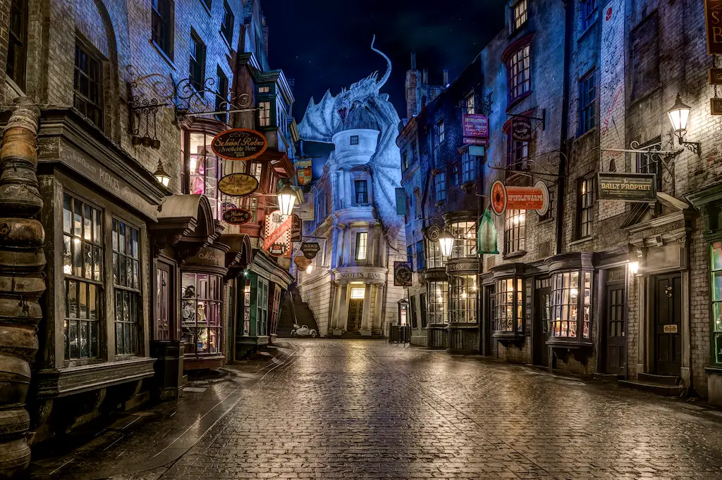 Diagon Alley - Leading to Gringotts