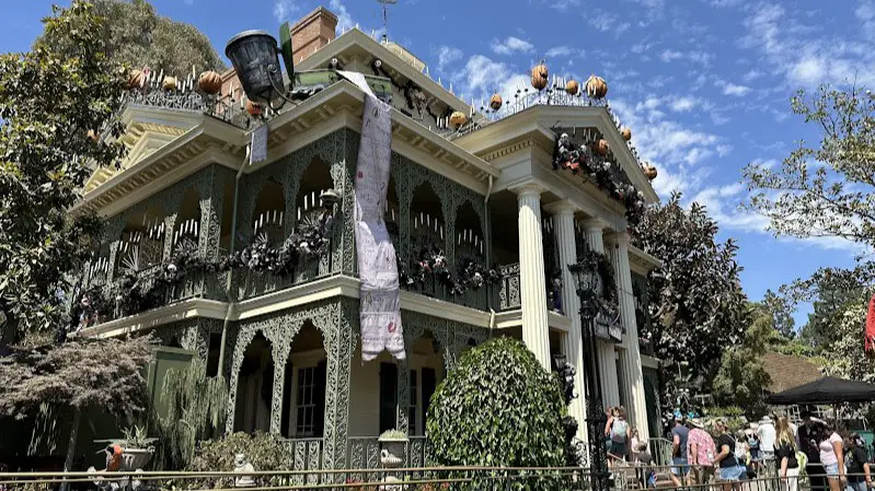 Haunted Mansion Holiday Overlay Returns to Disneyland for 2024