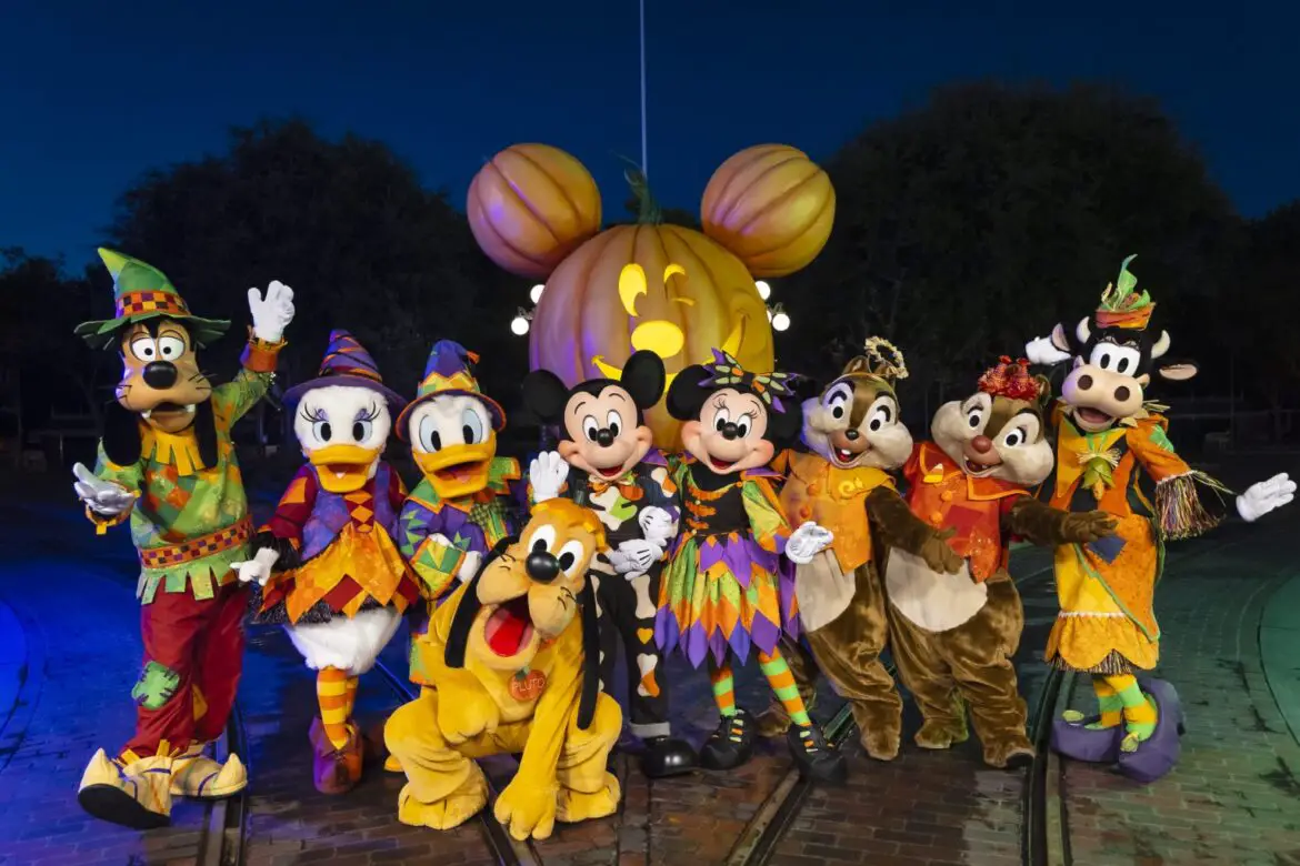 Halloween Time and Plaza de la Familia Returns to Disneyland