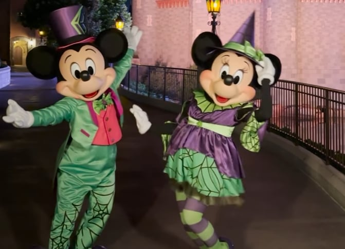 First Look at Mickey and Minnie’s New Spooky Costumes for Mickey’s Not-So-Scary Halloween Party