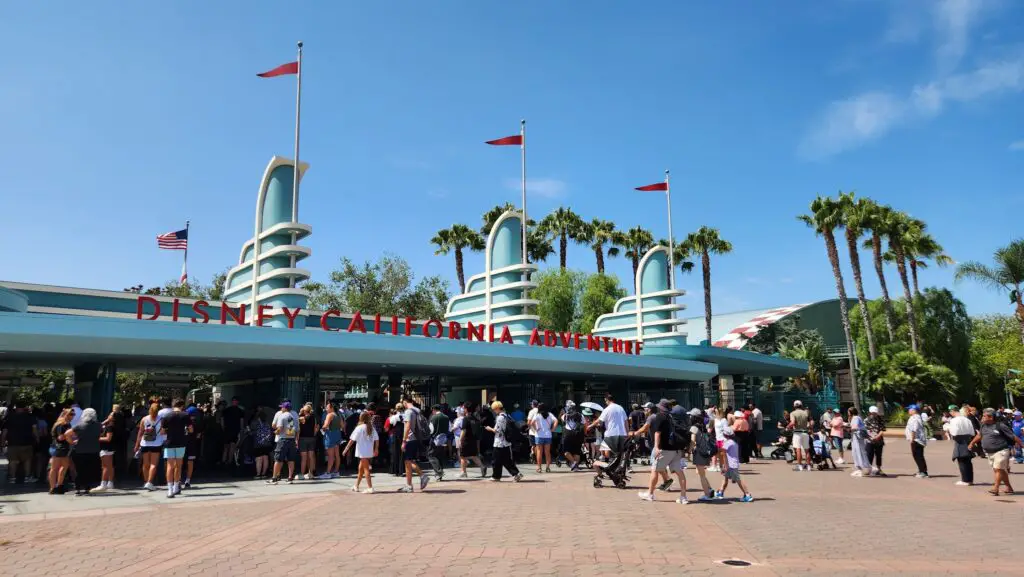 Woman Arrested at Disneyland for Attemping to Enter Park without Paying 1