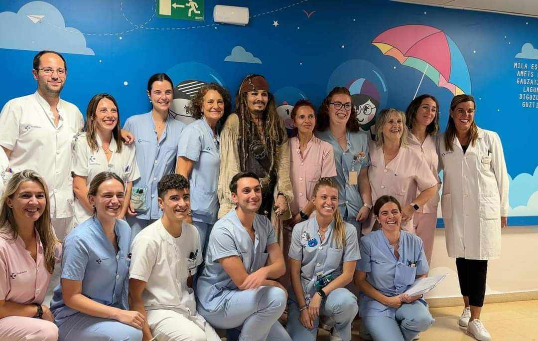 Johnny Depp Makes Surprise Appearance as Captain Jack Sparrow at Children’s Hospital