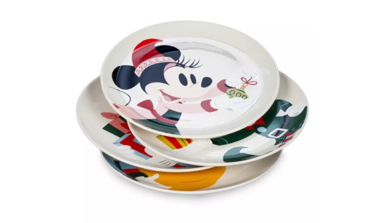 Mickey Mouse and Friends Holiday Plate Set