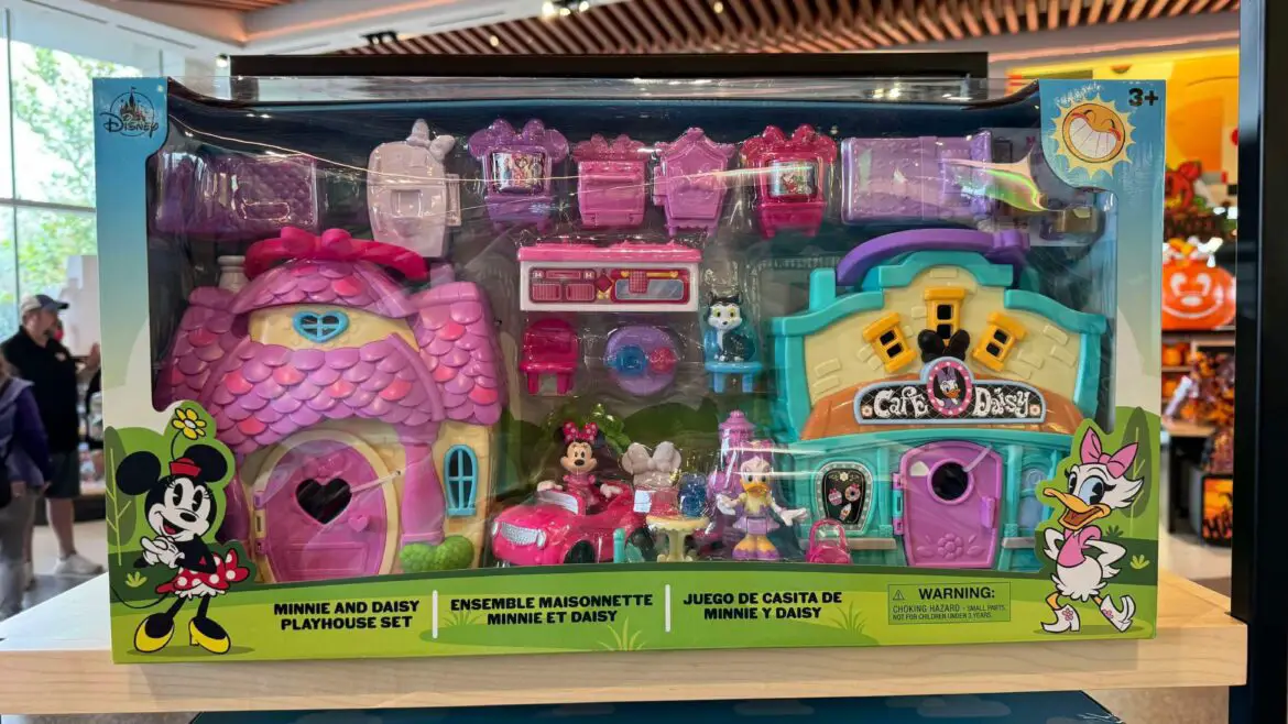 Minnie Mouse and Daisy Duck Playhouse Set Brings the Magic of Disney to Your Home!