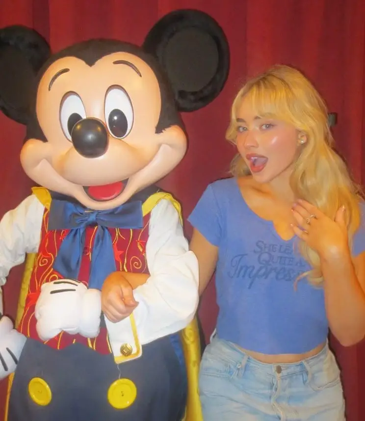 Pop Star Sabrina Carpenter visited Magic Kingdom and met Mickey Mouse 1