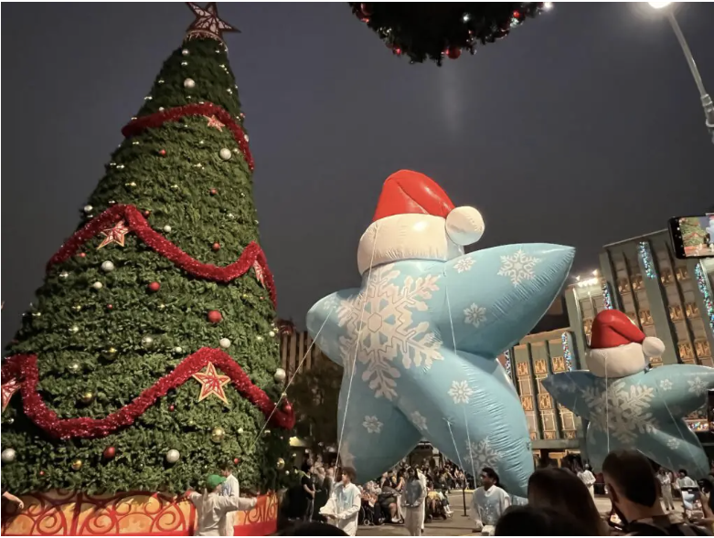 Universal Orlando Holiday Tour Returns for 2024