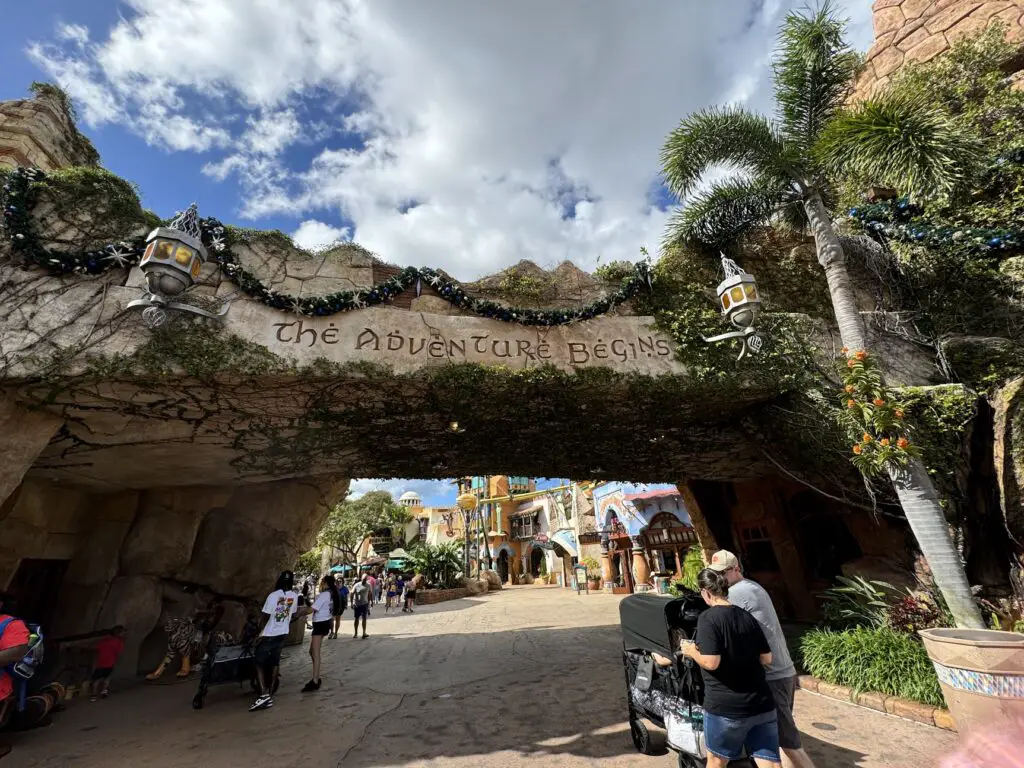 Christmas Decorations Arrive at Universal Orlando's Islands of Adventure 2