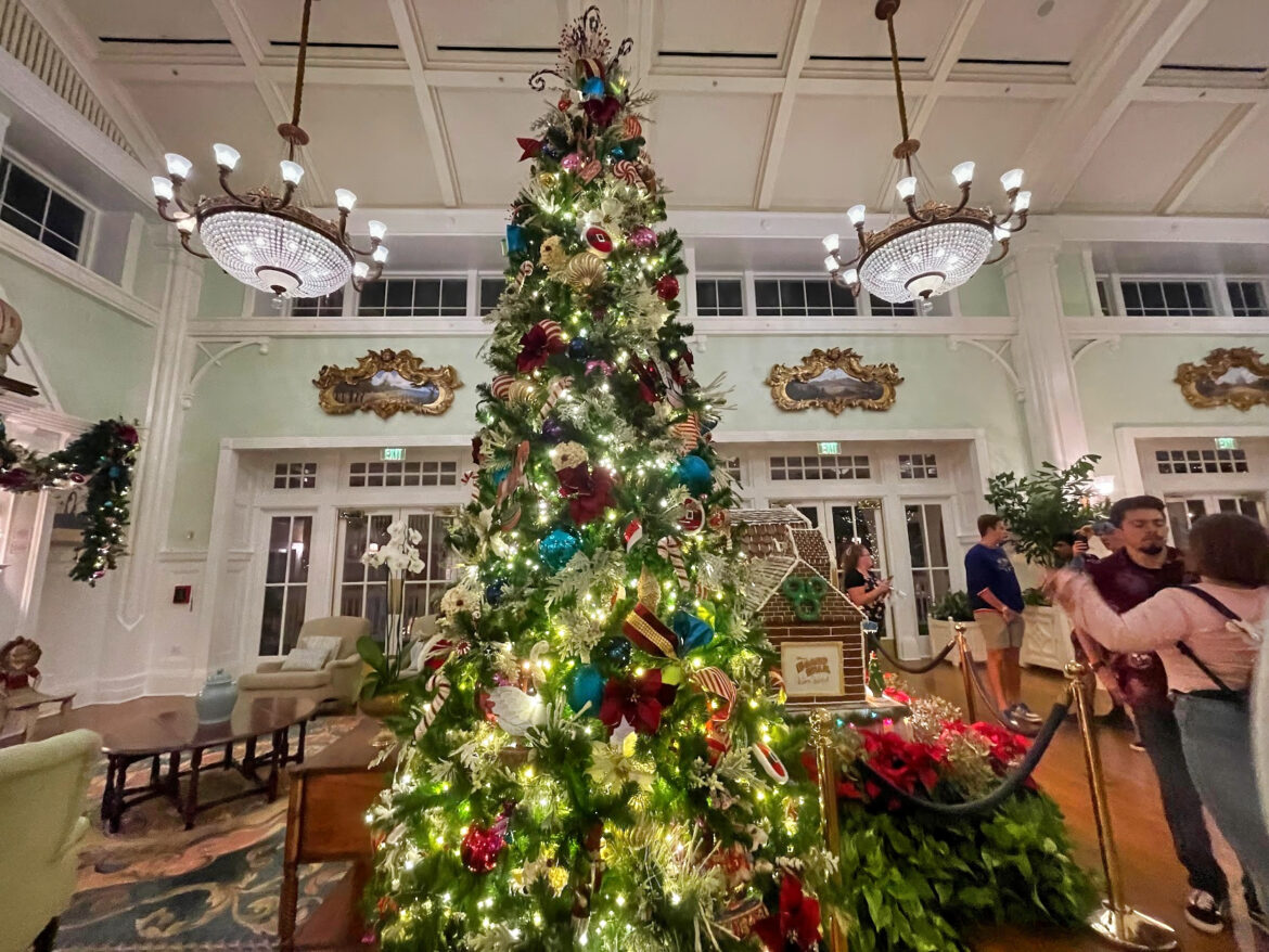 Christmas Decorations Arrive at Disney’s Boardwalk Resort