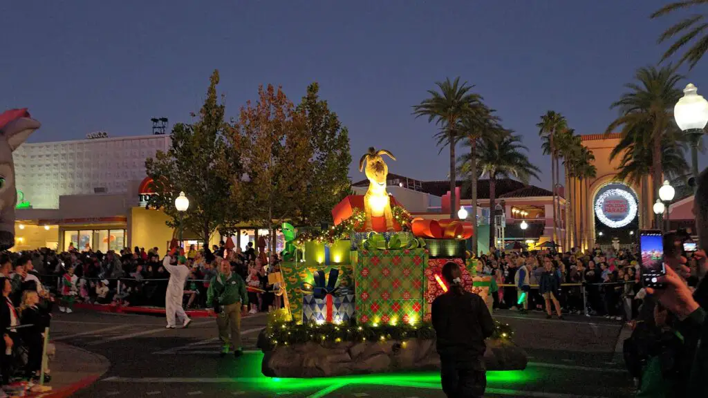 Universal Orlando's 2024 Holiday Parade Featuring Macy’s Returns 13