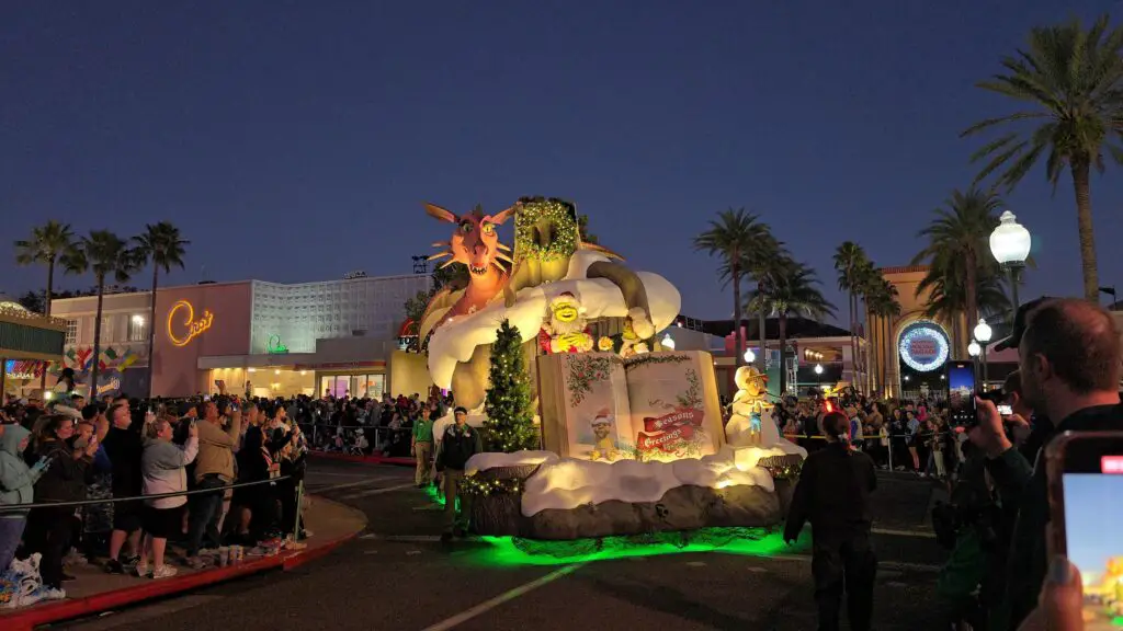 Universal Orlando's 2024 Holiday Parade Featuring Macy’s Returns 14