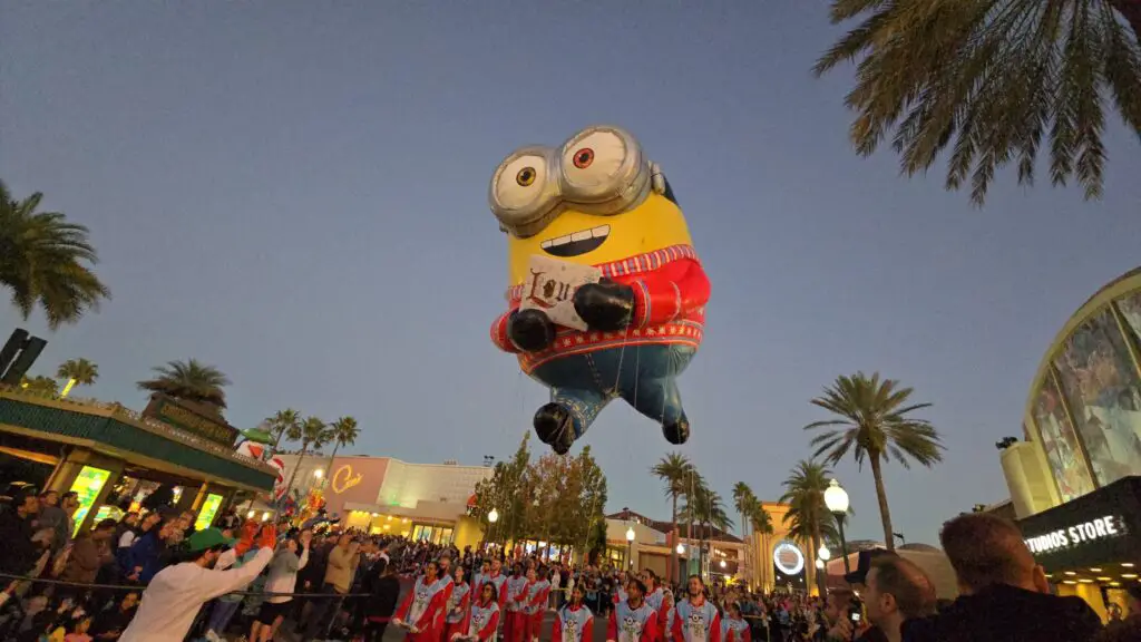 Universal Orlando's 2024 Holiday Parade Featuring Macy’s Returns 7