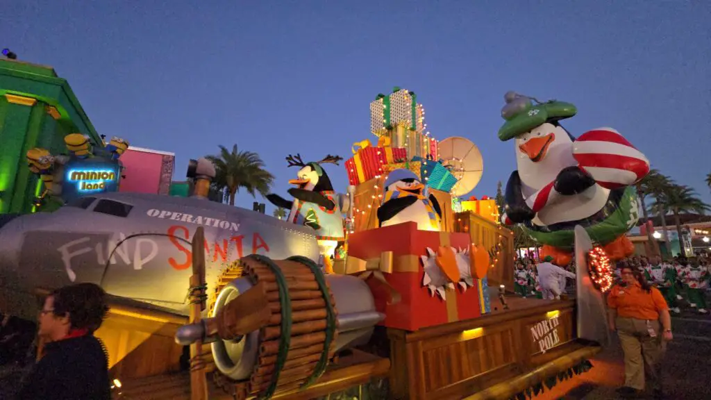 Universal Orlando's 2024 Holiday Parade Featuring Macy’s Returns 8