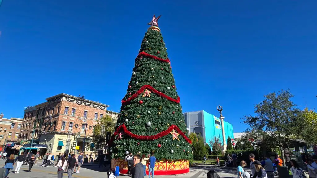 Universal Studios Holiday Decorations Arrive for Holiday 2024 for fb