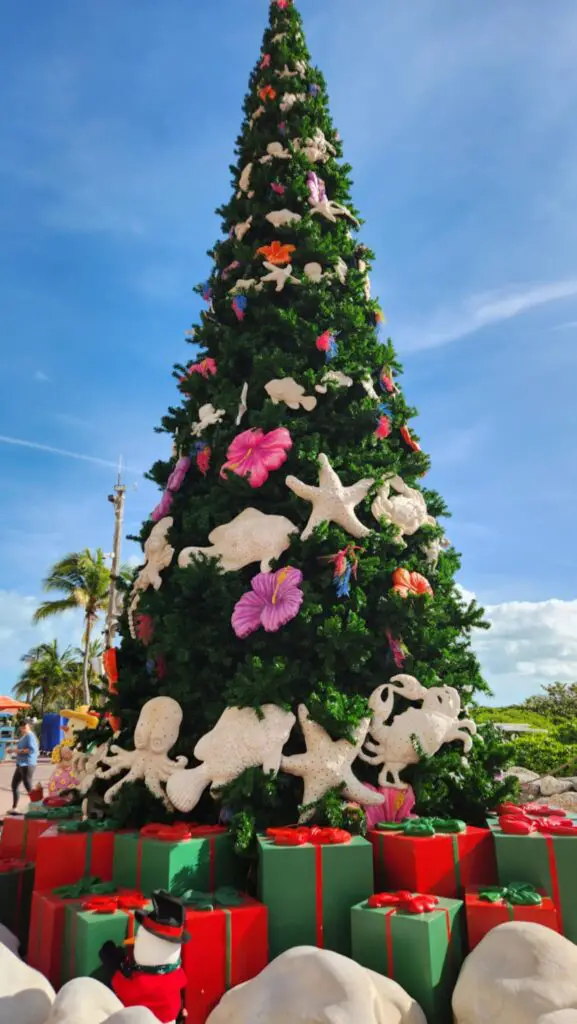 Christmas Decorations Added to Disney's Castaway Cay 2