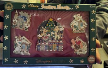 Disney Festive Floats Pin Set