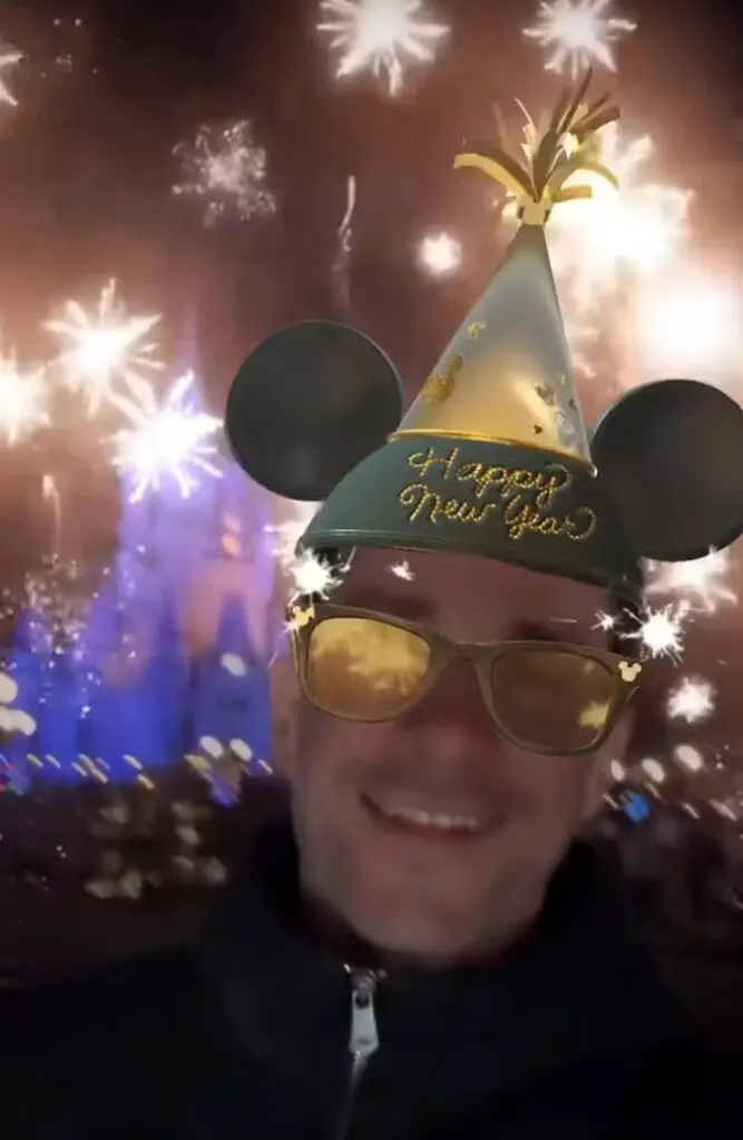 Ring in 2025 with Special New Year's Photopass Lenses at Disney World & Disneyland 3