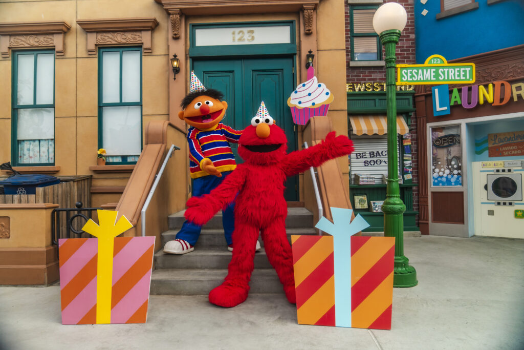 SPC_Event_Elmos Rockin Birthday Celebration_Elmo_Ernie_123 Stoop_Horizontal