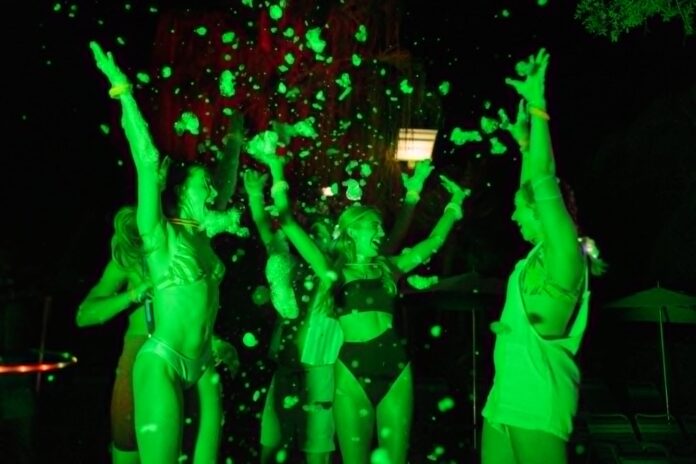 Aquatica Orlando Announces AquaGlow Dates and New Neon Party Details