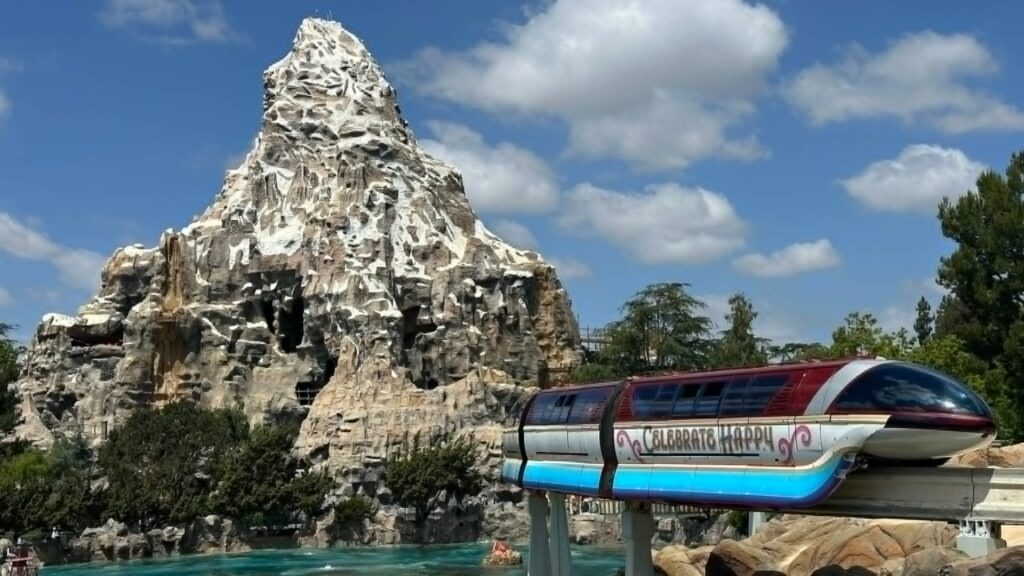 Reopening Date Announced for Disneyland Monorail and Roger Rabbit's Car Toon Spin disneyland monorail