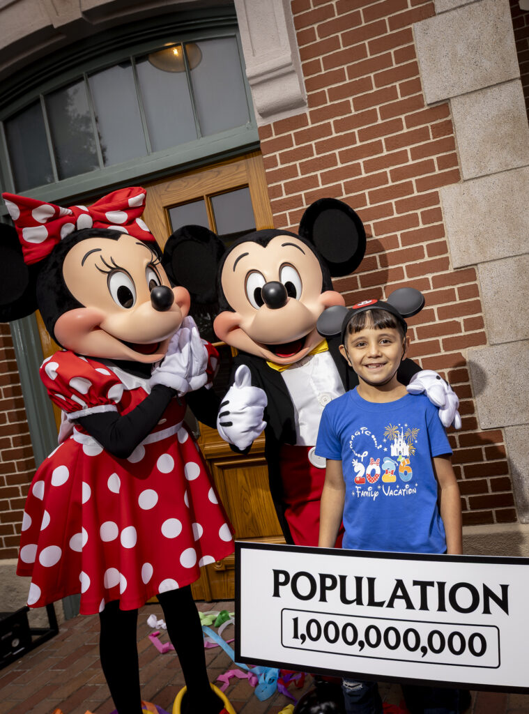 Disneyland Resort Welcomes One Billionth Guest on July rd ()