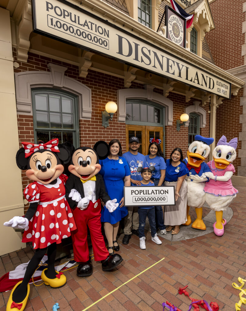 Disneyland Resort Welcomes One Billionth Guest on July rd ()